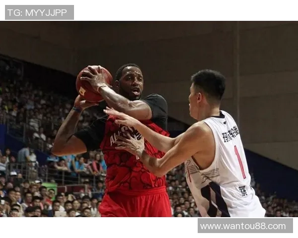 麦迪在CBA对决上海队的精彩表现与比赛回顾