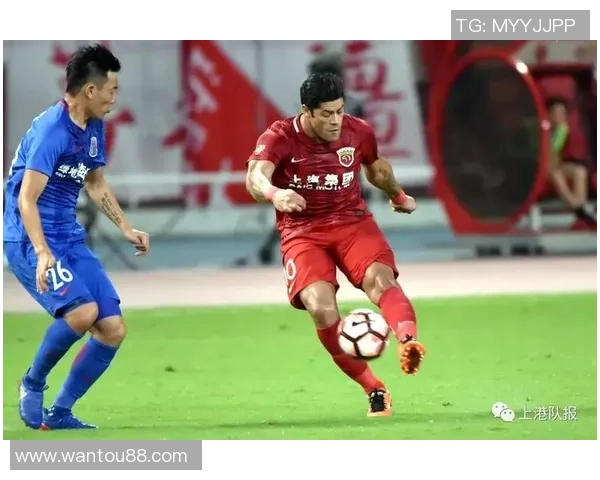 上港与重庆激战正酣比分悬念迭起引发球迷热议