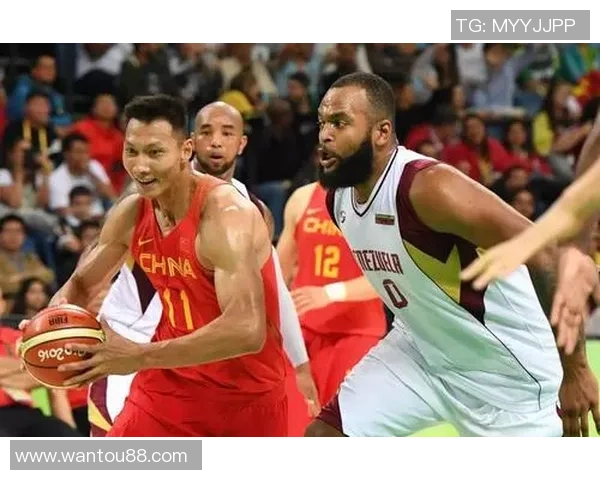 中国蓝队迎战乌克兰篮球队精彩对决全场回顾与分析