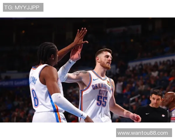 今日火箭与步行者激战正酣谁能在这场对决中笑到最后