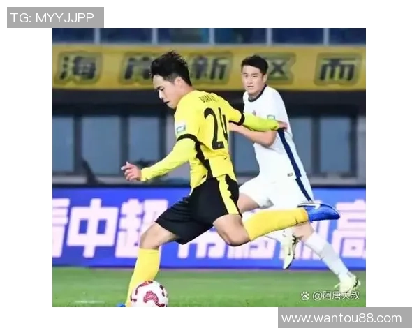 中超激战重庆队迎战江苏队双方全力争胜展现足球魅力与团队精神 中超激战重庆队迎战江苏队双方全力争胜展现足球魅力与团队精神