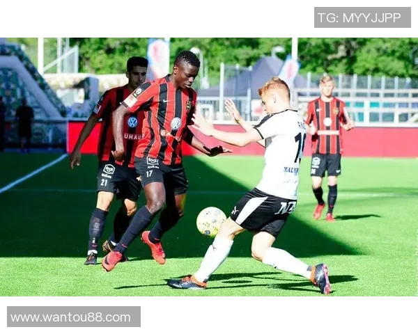 布鲁马波与天狼星的精彩对决揭示足球战术与团队合作的重要性 布鲁马波与天狼星的精彩对决揭示足球战术与团队合作的重要性