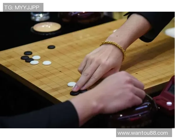 阿尔法狗在团体赛中展现超凡实力与人类棋手的激烈对抗 阿尔法狗在团体赛中展现超凡实力与人类棋手的激烈对抗