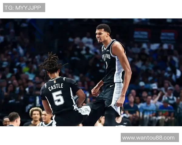 文班亚马首场比赛表现抢眼五次盖帽加隔扣字母哥引发热烈讨论 文班亚马首场比赛表现抢眼五次盖帽加隔扣字母哥引发热烈讨论