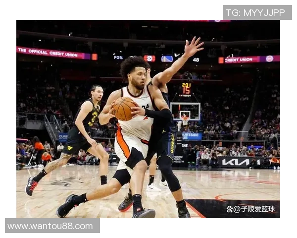 火箭队与勇士队激战正酣NBA赛场精彩瞬间回顾与分析 火箭队与勇士队激战正酣NBA赛场精彩瞬间回顾与分析